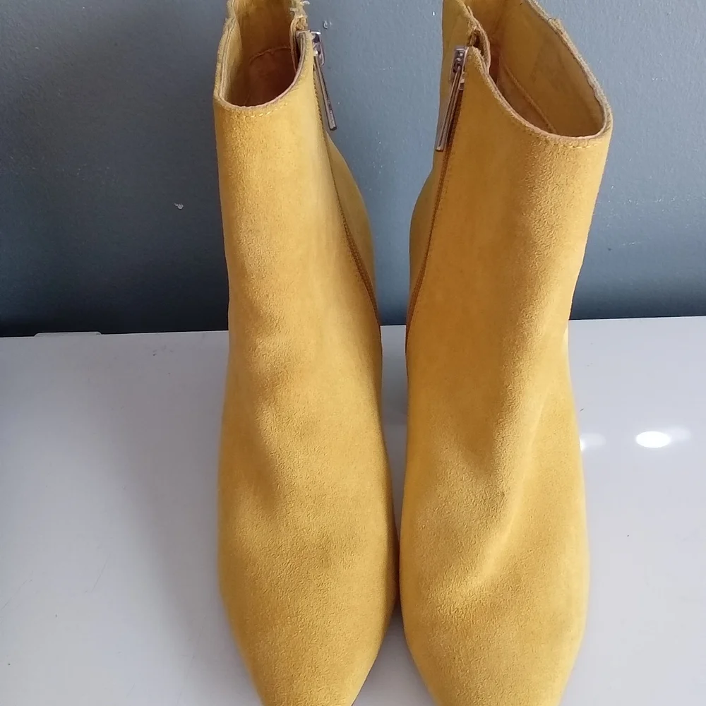 Charles by‎ Charles David Mustard Yellow Suede Pointed Toe Block Heel Booties 8M